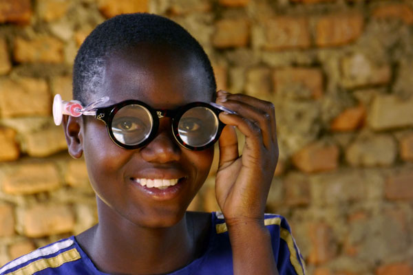 Revolutionaire bril laat kinderen in Myanmar zien